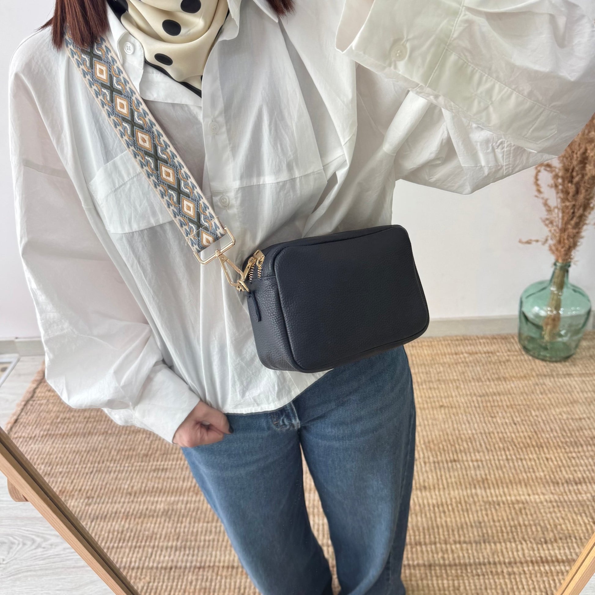 Bolso rectangular piel azul marino personalizado iniciales bordadas - Bubbleshopbcn