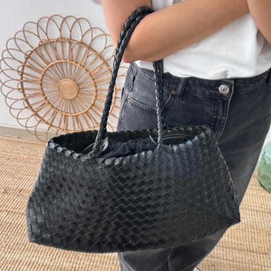 Bolso de piel trenzada trapecio negro