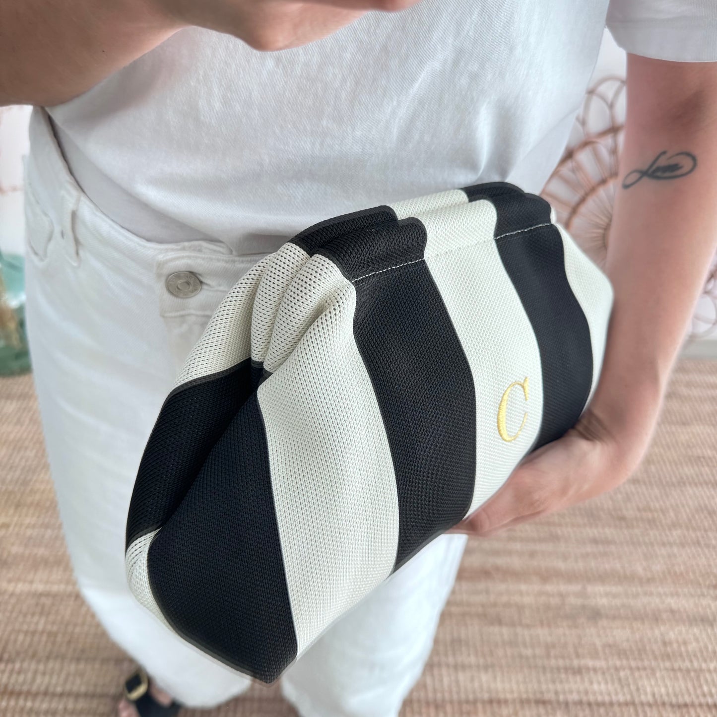 Clutch rayas negro beige personalizado