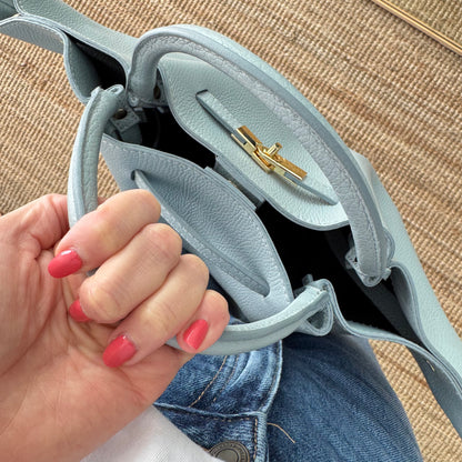 Bolso tote cierre piel celeste