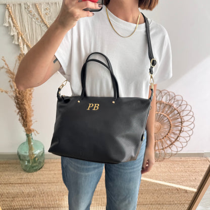 Bolso piel negro iniciales bordadas