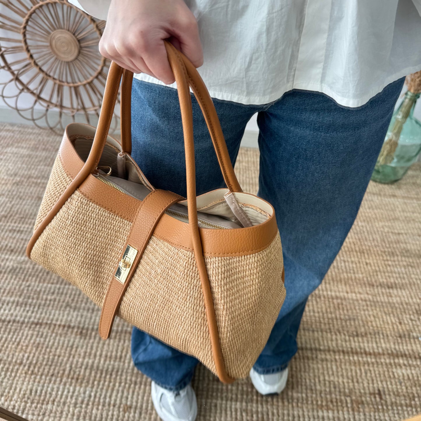 Bolso shopping piel y rafia camel mediano
