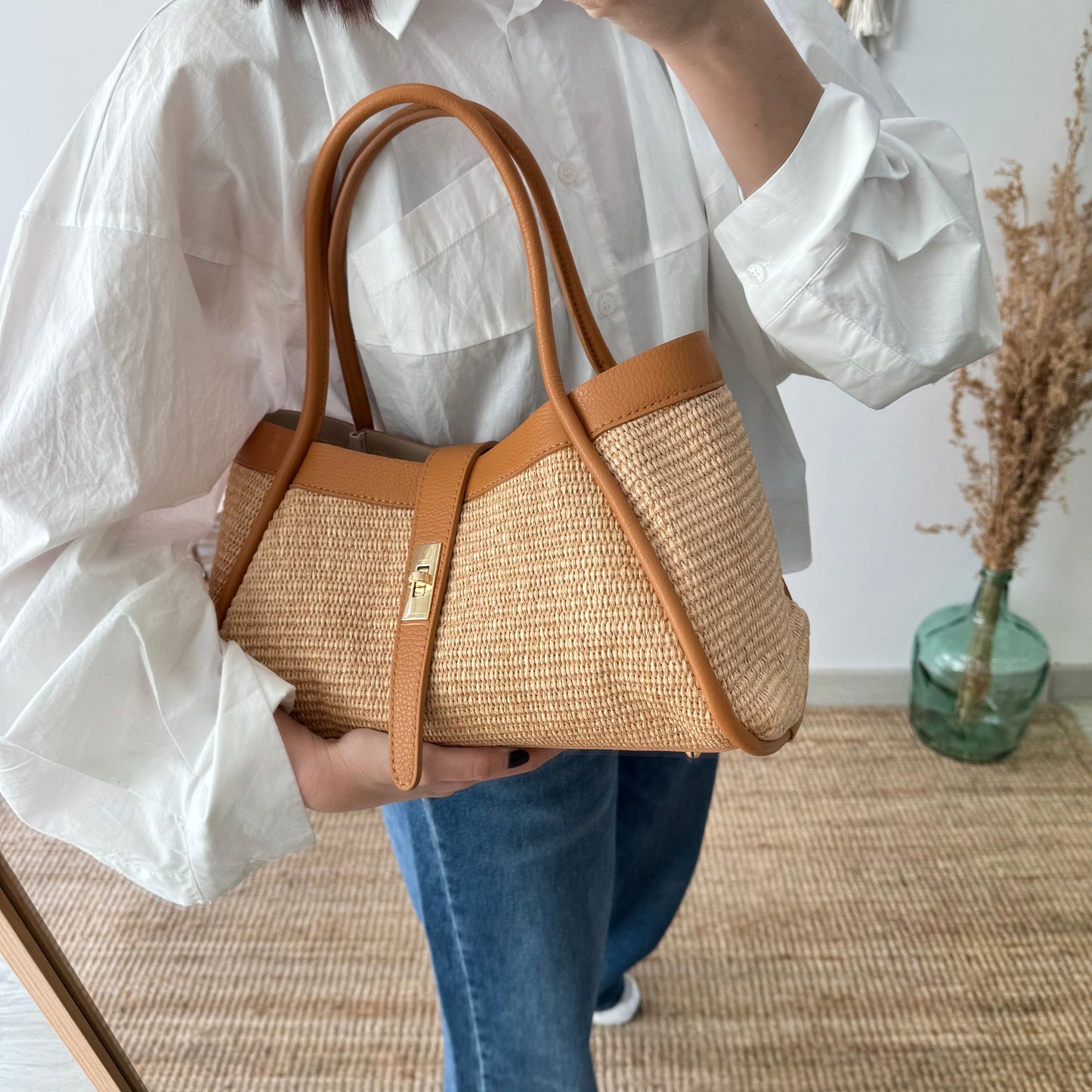 Bolso shopping piel y rafia camel mediano