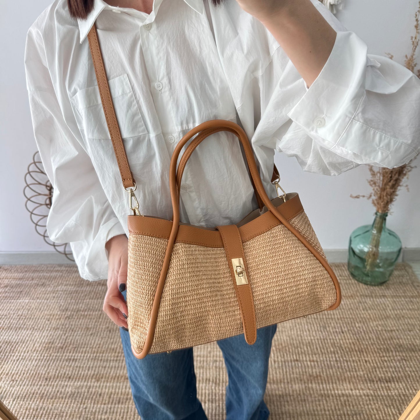 Bolso shopping piel y rafia camel mediano
