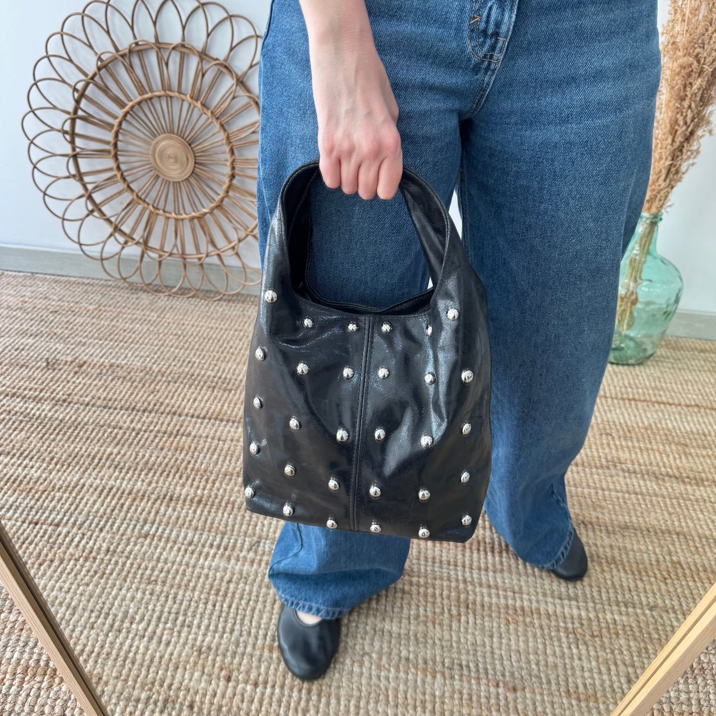 Bolso saco negro tachuelas plata