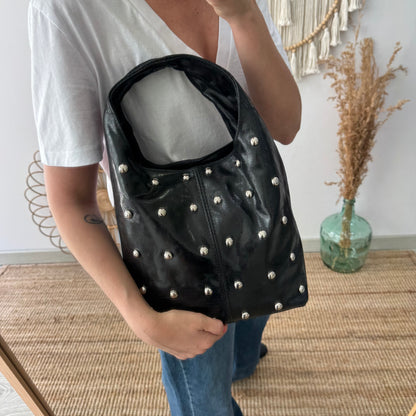 Bolso saco negro tachuelas plata
