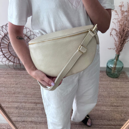 Riñonera/bandolera grande piel beige/oro iniciales bordadas