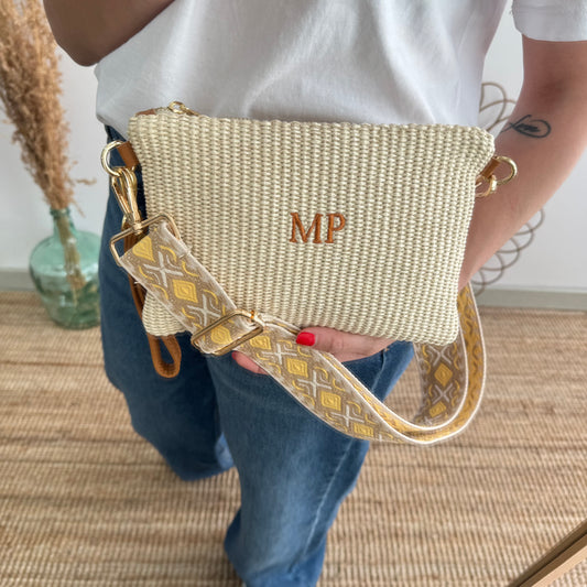Bandolera rafia y piel beige iniciales bordadas