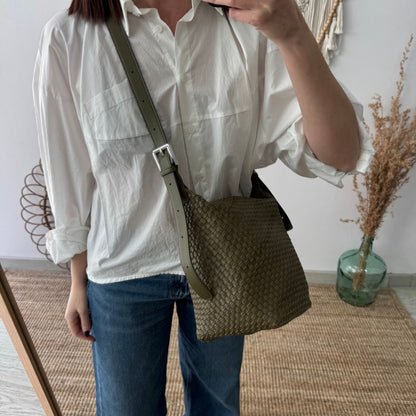 Bolso saco en piel trenzada cremallera caqui - Bubbleshopbcn
