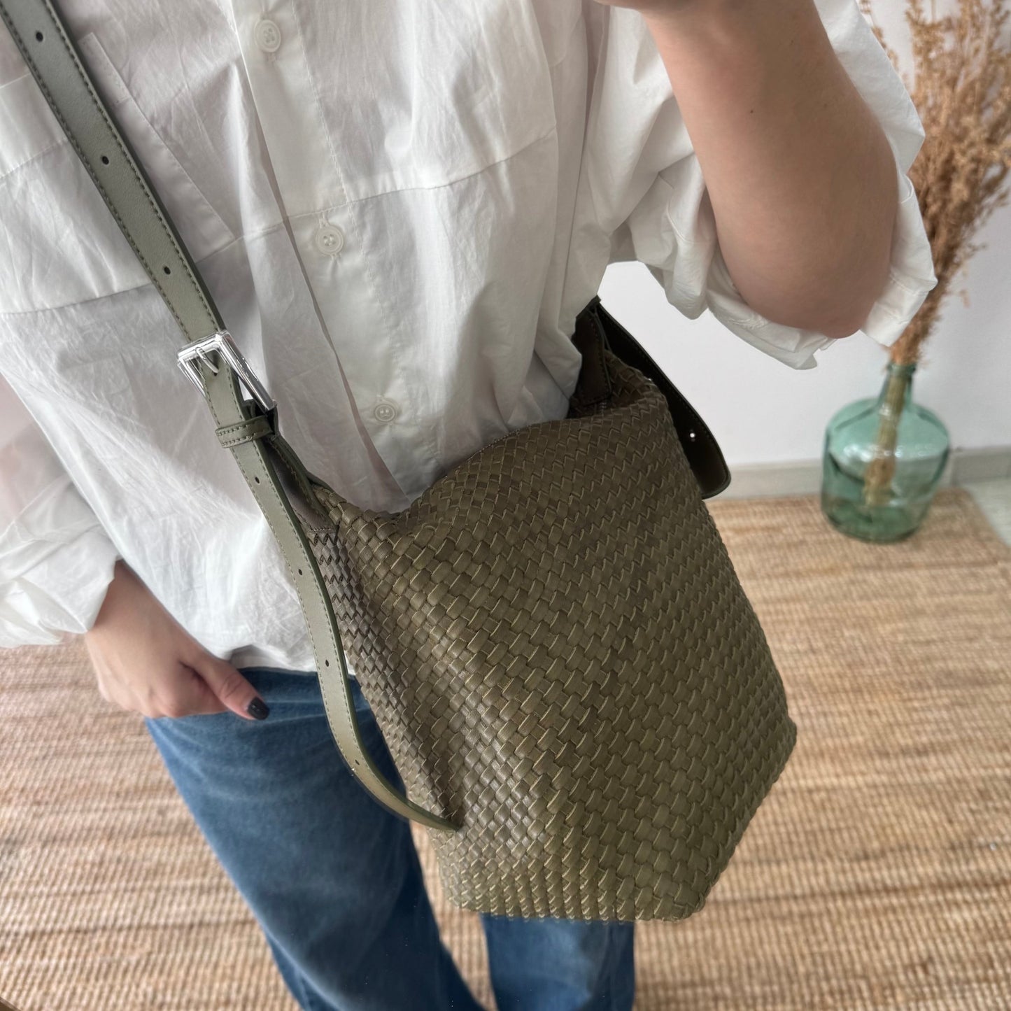 Bolso saco en piel trenzada cremallera caqui - Bubbleshopbcn