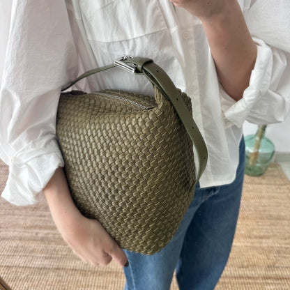 Bolso saco en piel trenzada cremallera caqui - Bubbleshopbcn