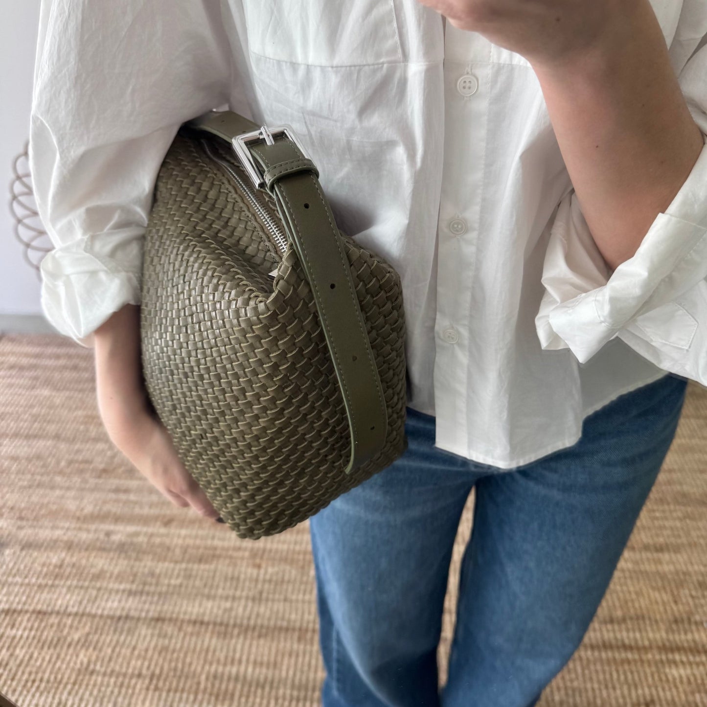 Bolso saco en piel trenzada cremallera caqui - Bubbleshopbcn