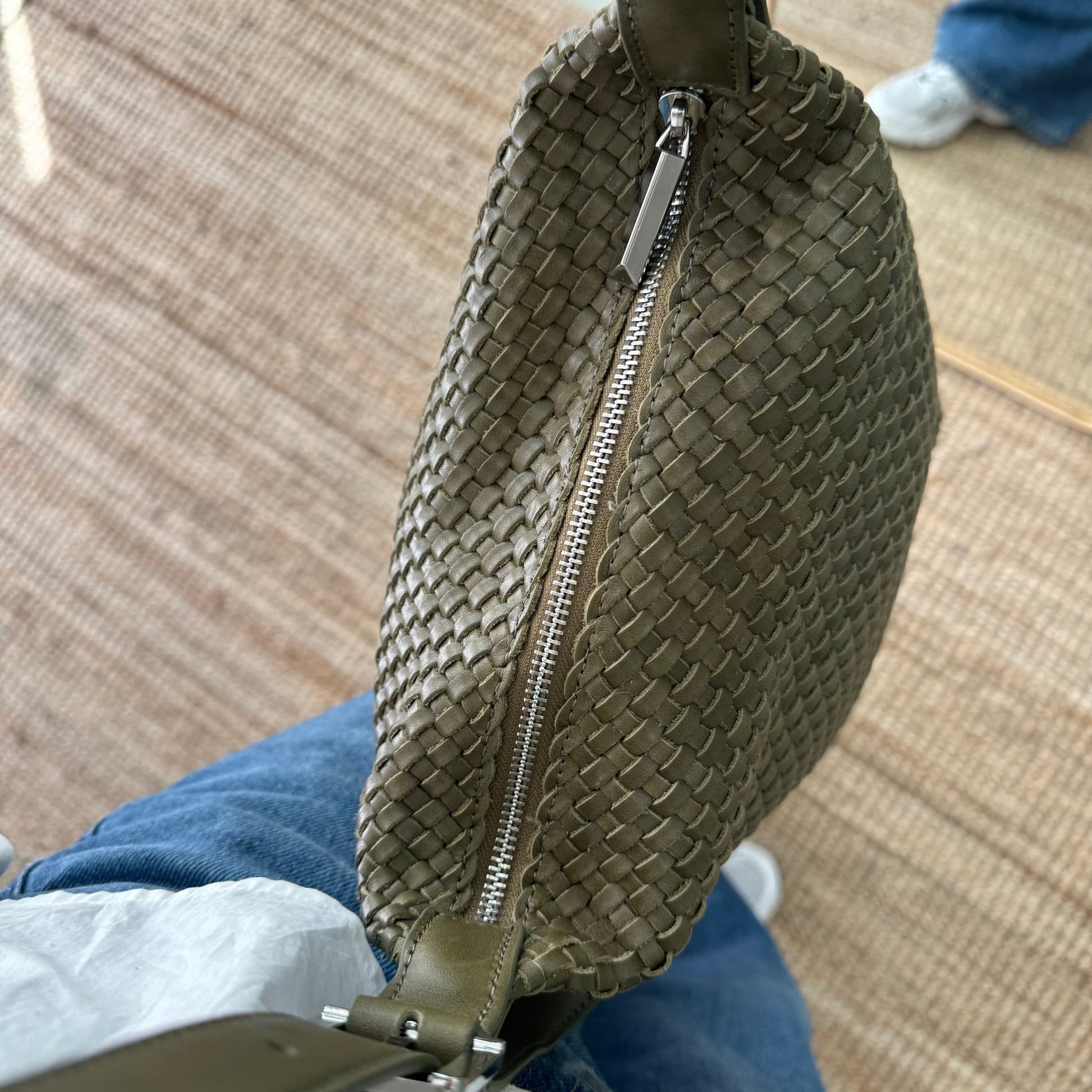 Bolso saco en piel trenzada cremallera caqui - Bubbleshopbcn