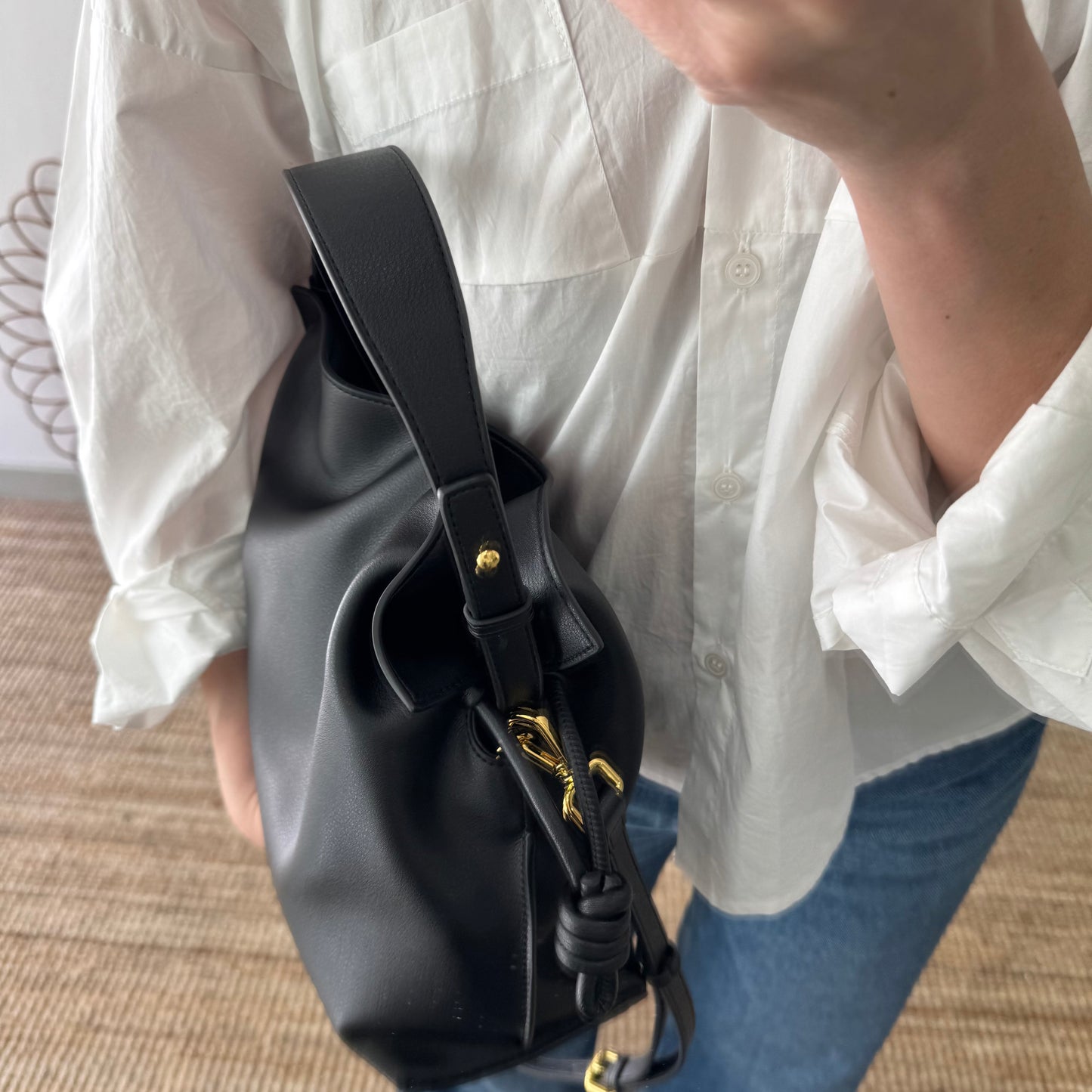 Bolso fruncido piel negro