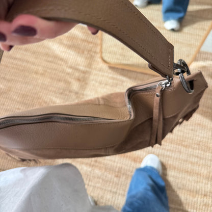 Bolso Hobo de Flecos en Piel y Serraje taupe