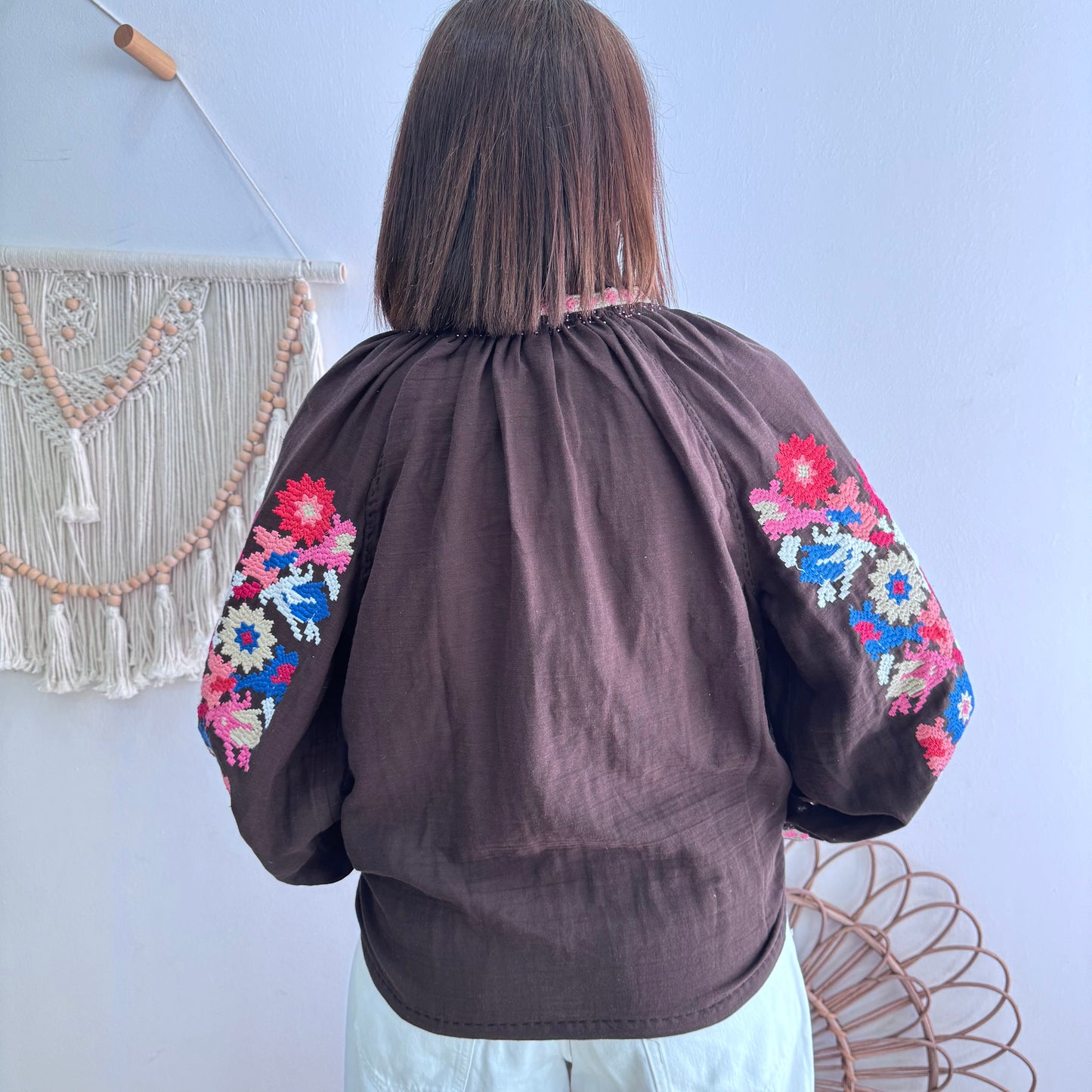 Chaqueta kimono corta marrón chocolate bordados