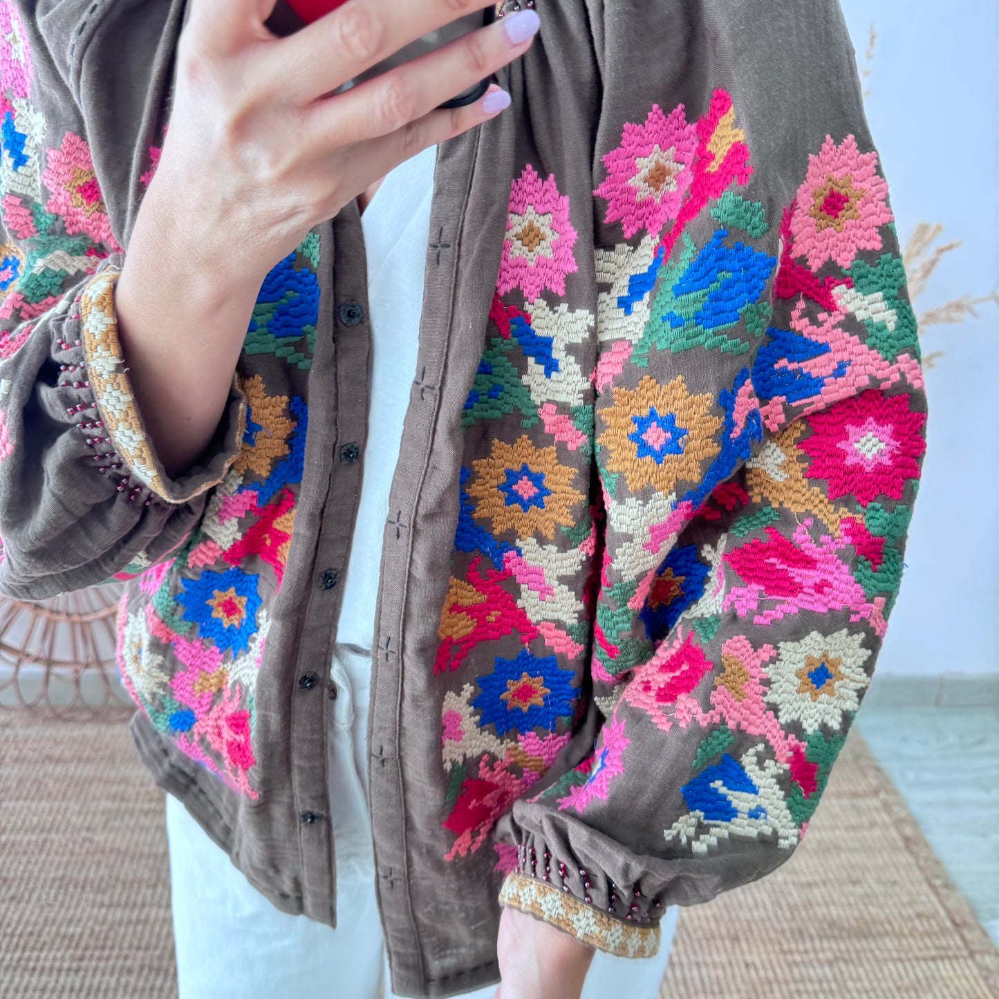 Chaqueta kimono corta marrón bordados