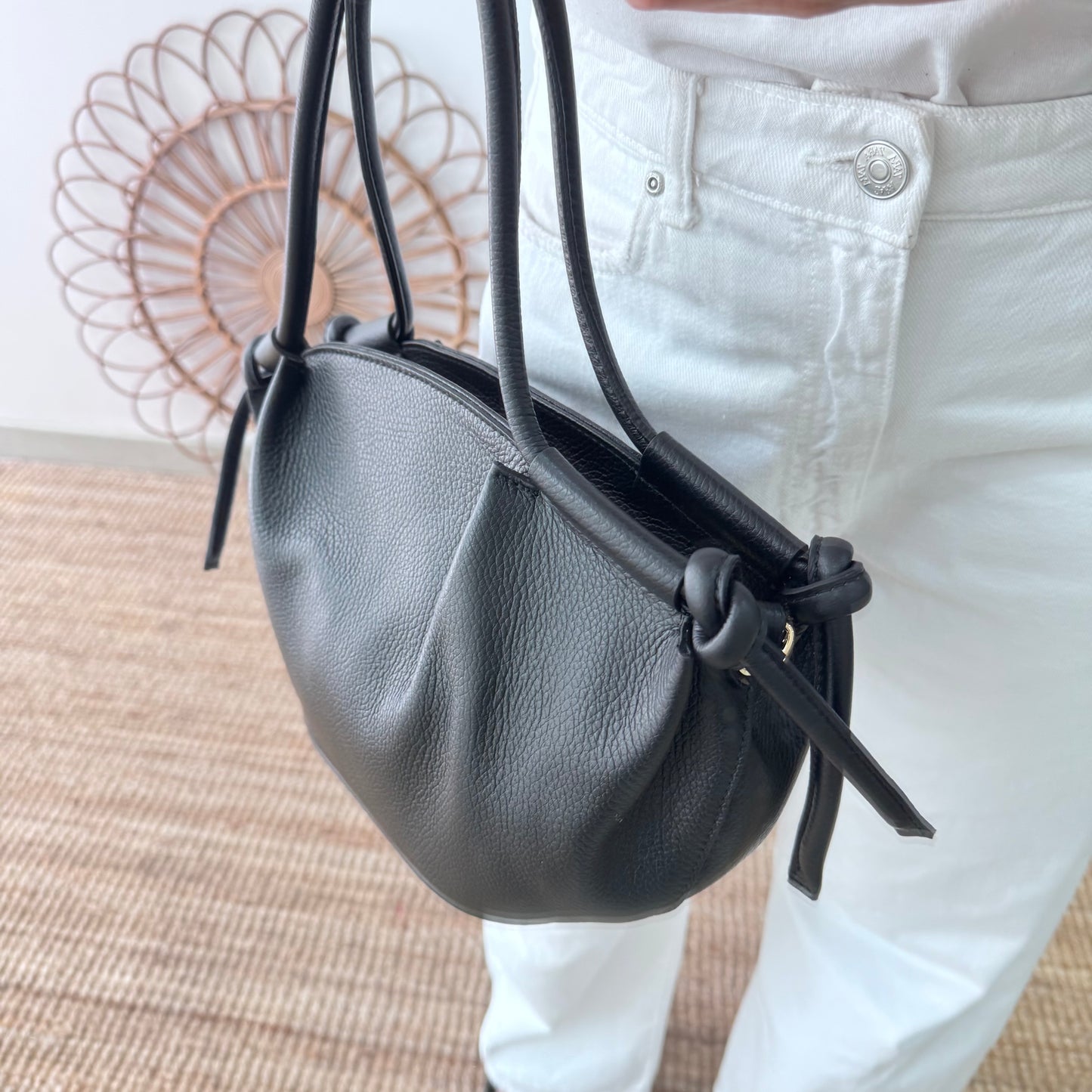 Bolso fruncido lateral negro