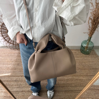 Bolso pliegue piel taupe