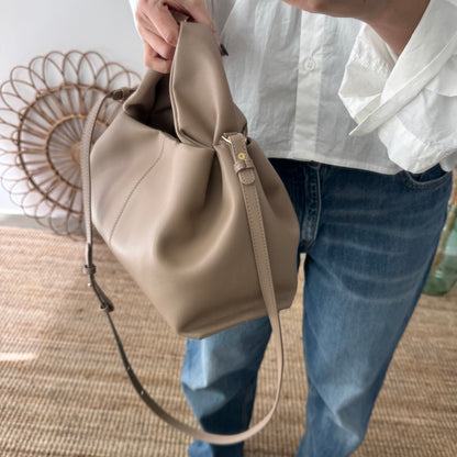 Bolso pliegue piel taupe