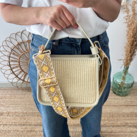 Bolso cuadrado piel y rafia beige iniciales bordadas