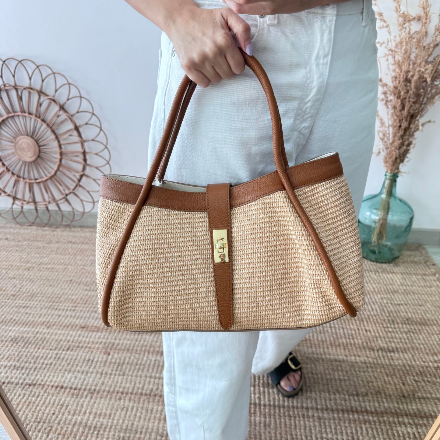 Bolso shopping piel y rafia camel mediano