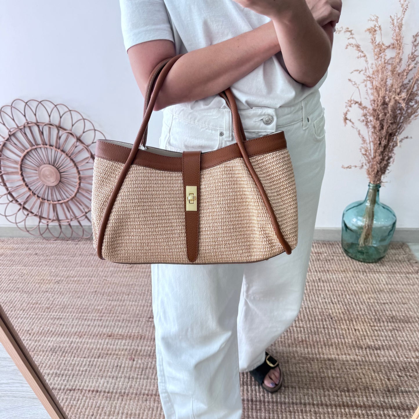 Bolso shopping piel y rafia camel mediano