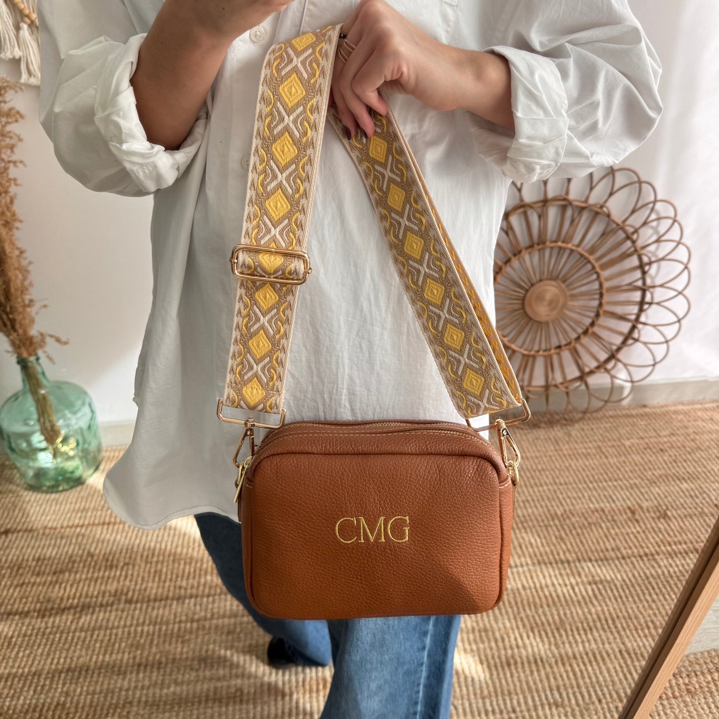 Bolso rectangular piel camel personalizado iniciales bordadas