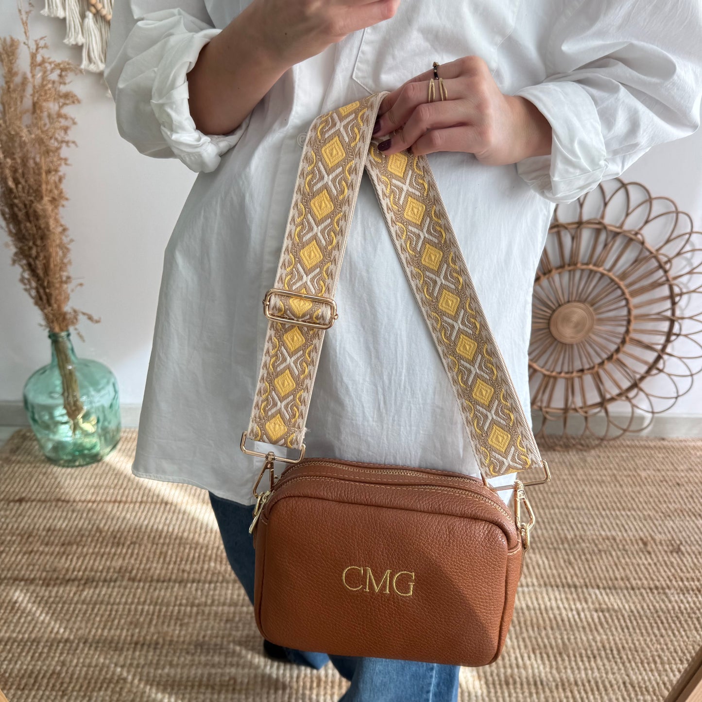 Bolso rectangular piel camel personalizado iniciales bordadas