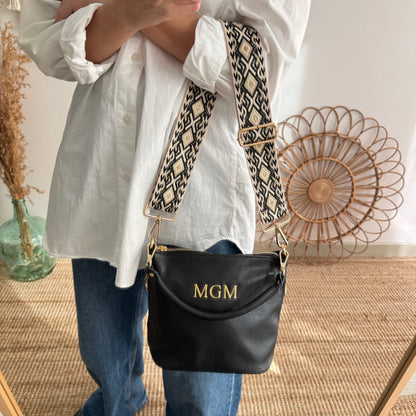 Bolso cremalleras piel negro iniciales bordadas