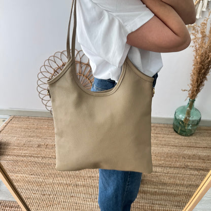 Bolso tote piel asas largas taupe iniciales bordadas