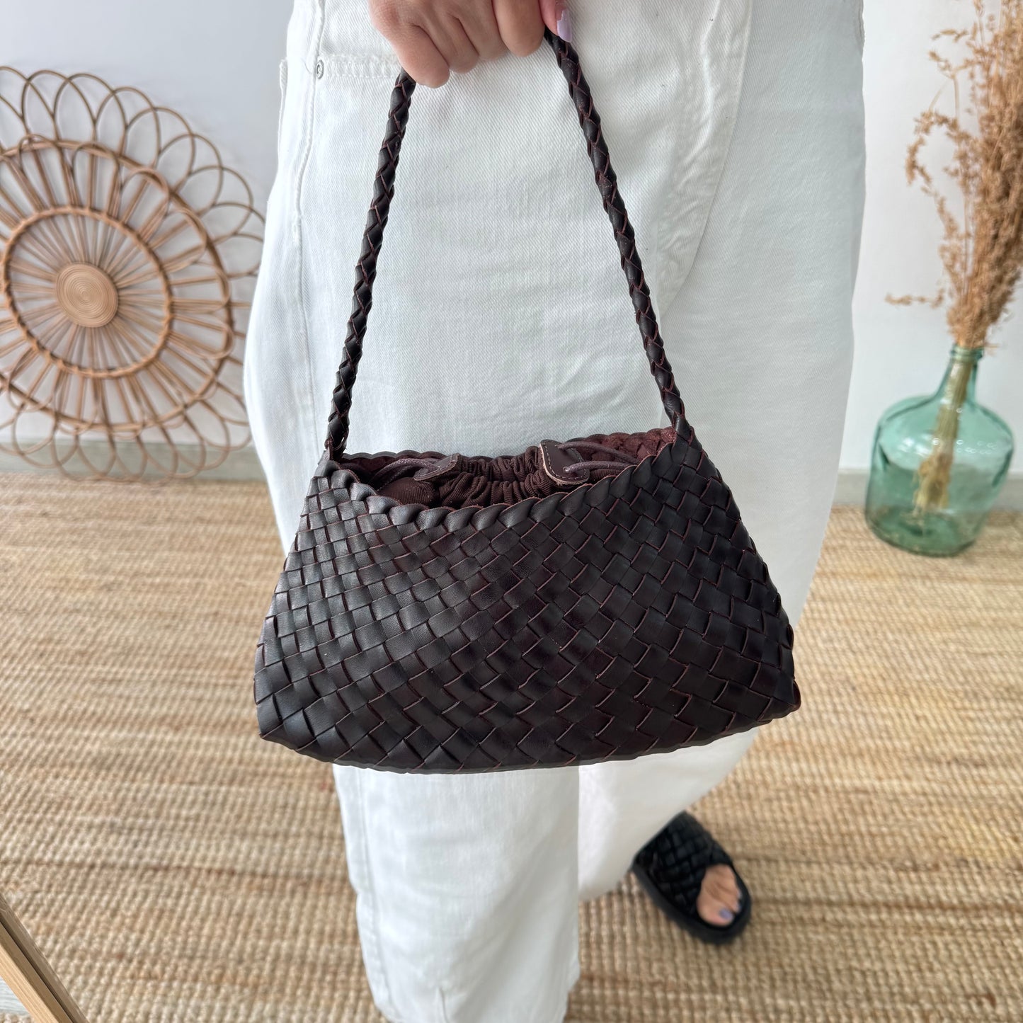 Bolso de piel trenzada trapecio pequeño marrón