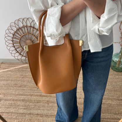 Bolso bucket asas rígidas camel