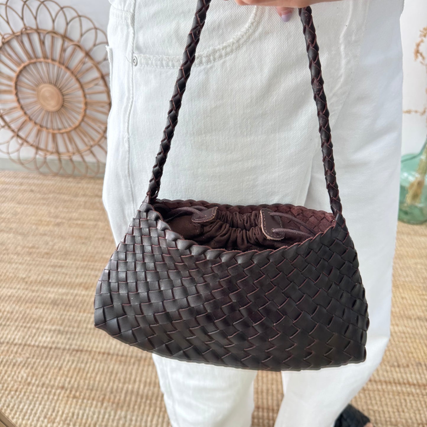 Bolso de piel trenzada trapecio pequeño marrón