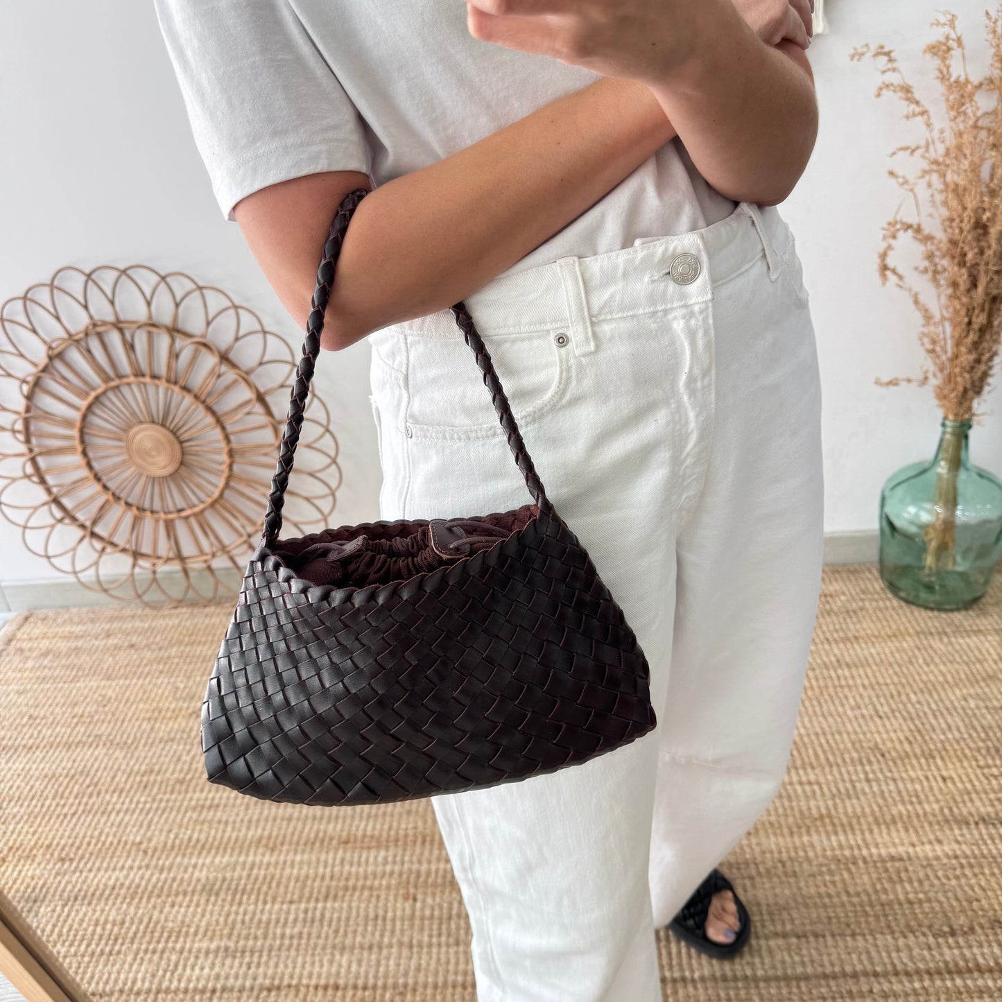 Bolso de piel trenzada trapecio pequeño marrón