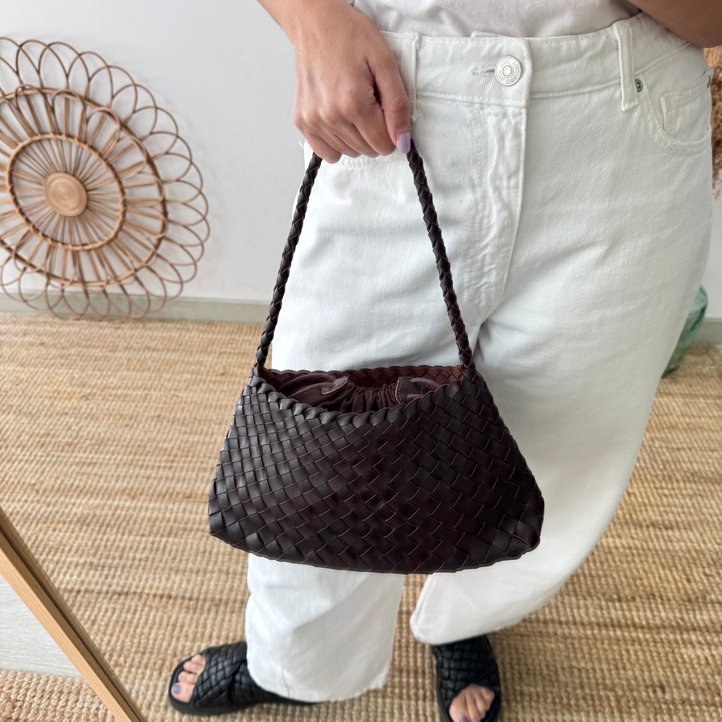 Bolso de piel trenzada trapecio pequeño marrón