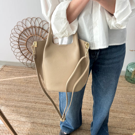 Bolso bucket asas rígidas taupe