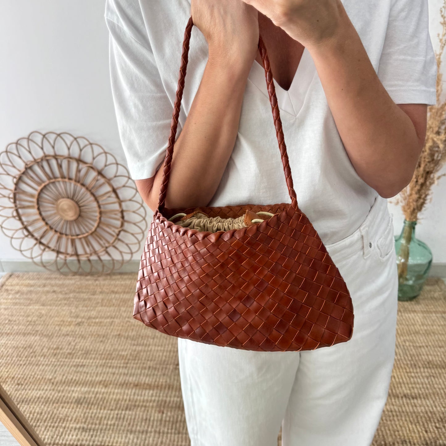 Bolso de piel trenzada trapecio pequeño camel