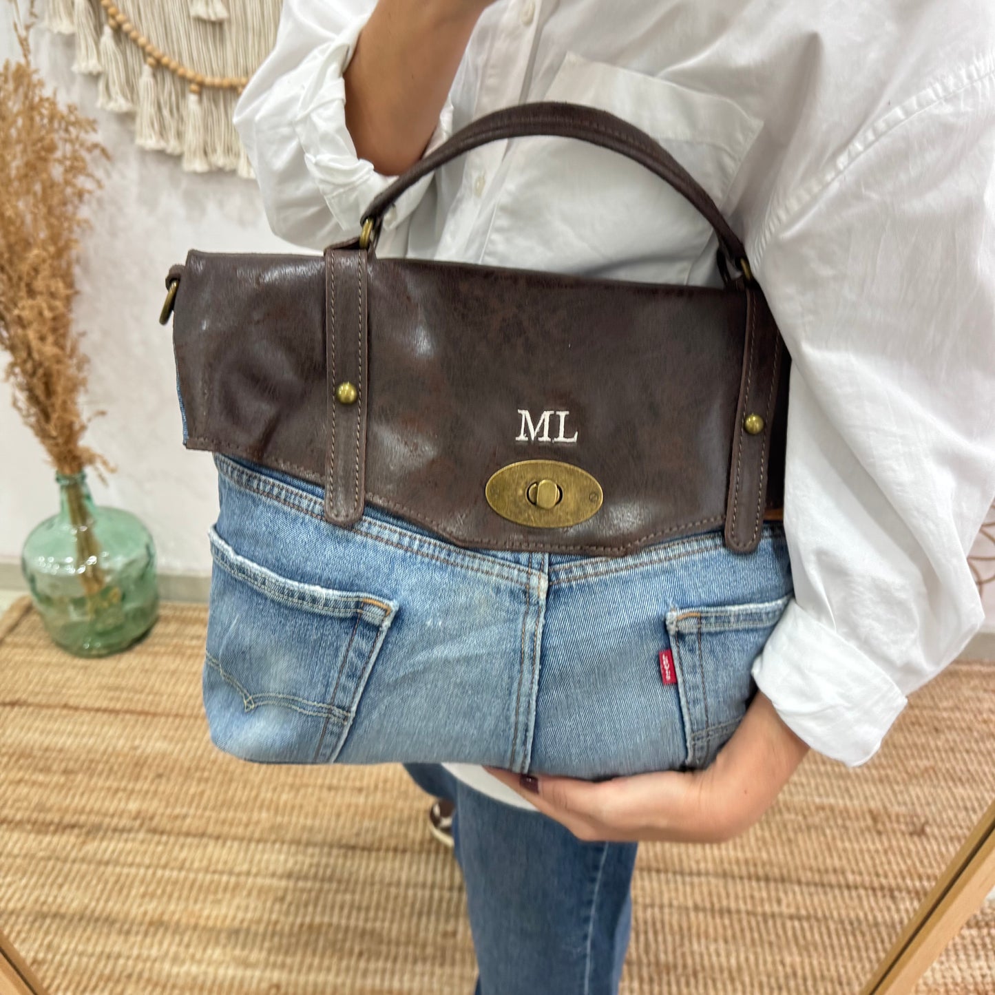 Bolso combinado denim/piel marrón iniciales bordadas