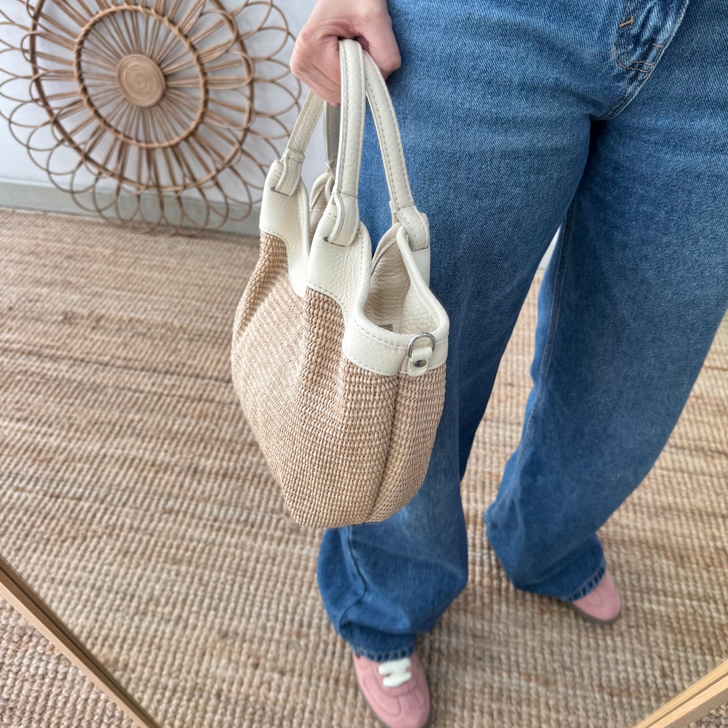Bolso saca mediana beige piel y rafia