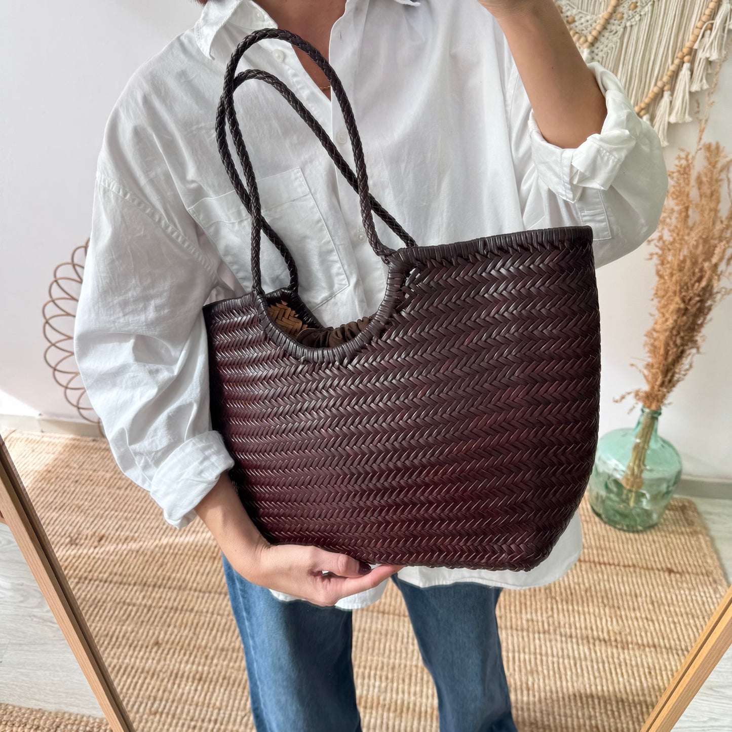 Capazo de piel trenzada marrón