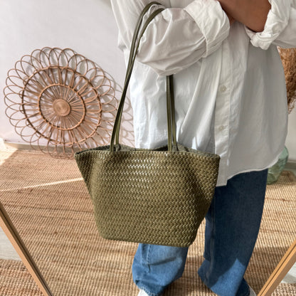 Bolso en piel trenzada caqui