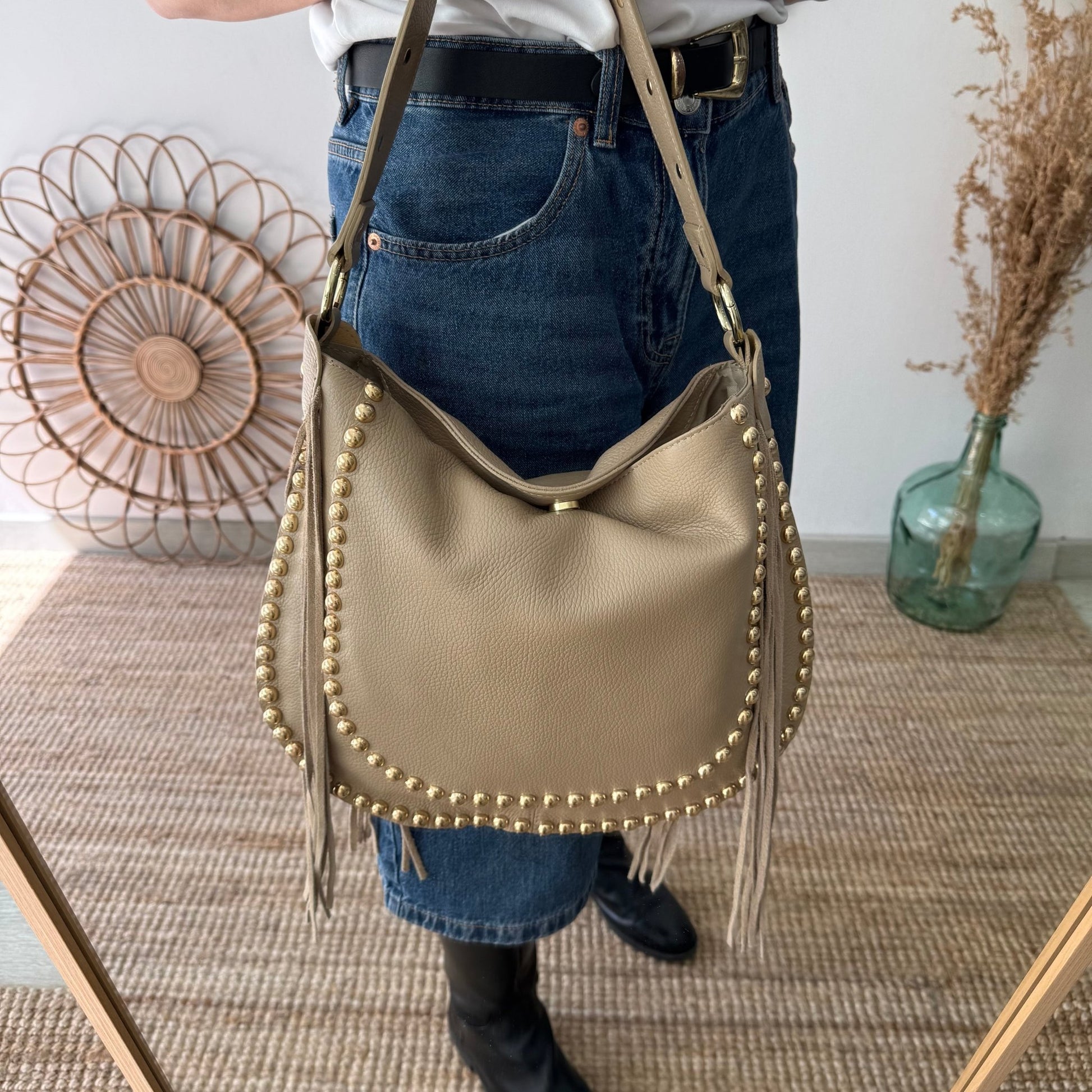 Bolso Hobo tachuelas y Flecos en Piel taupe - Bubbleshopbcn