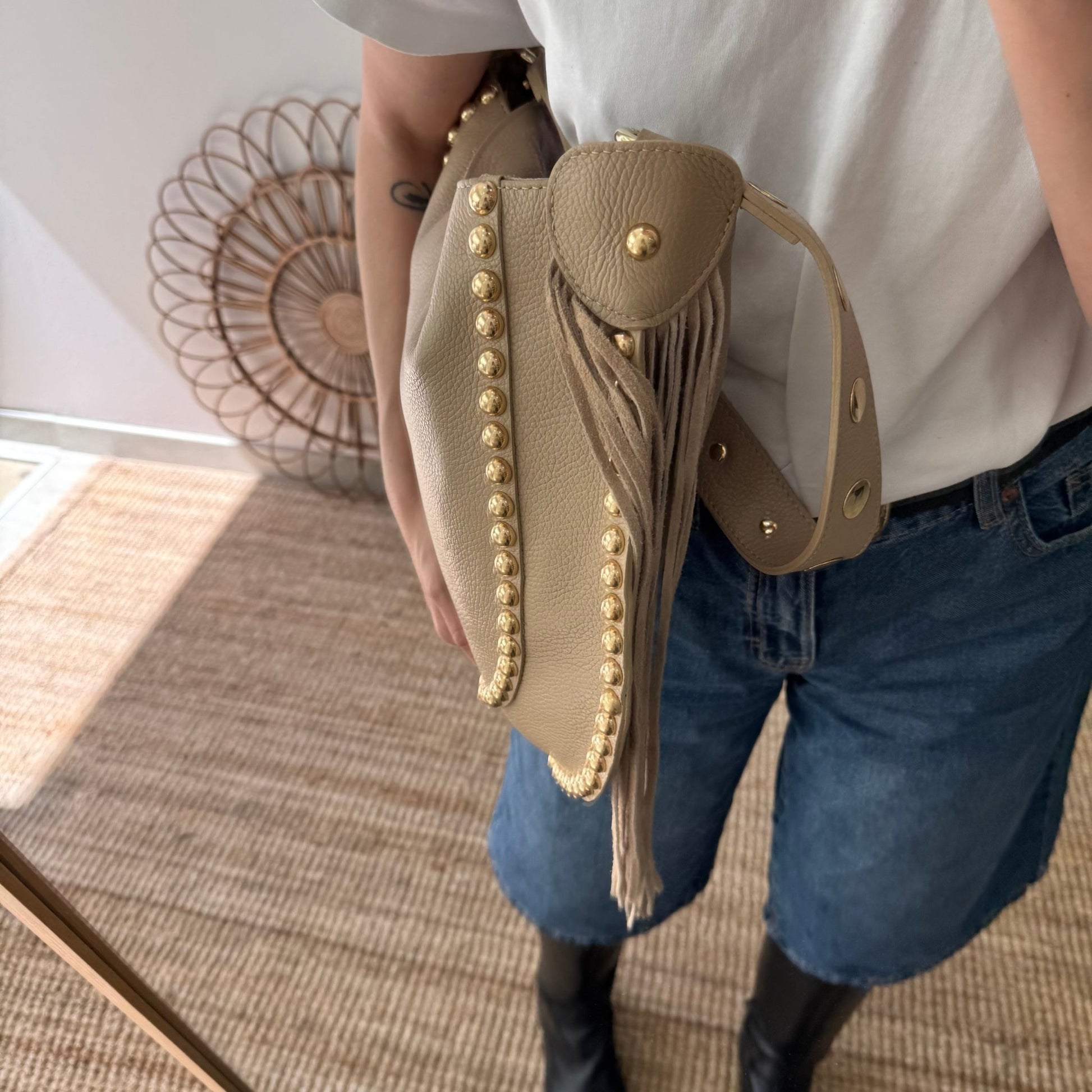 Bolso Hobo tachuelas y Flecos en Piel taupe - Bubbleshopbcn