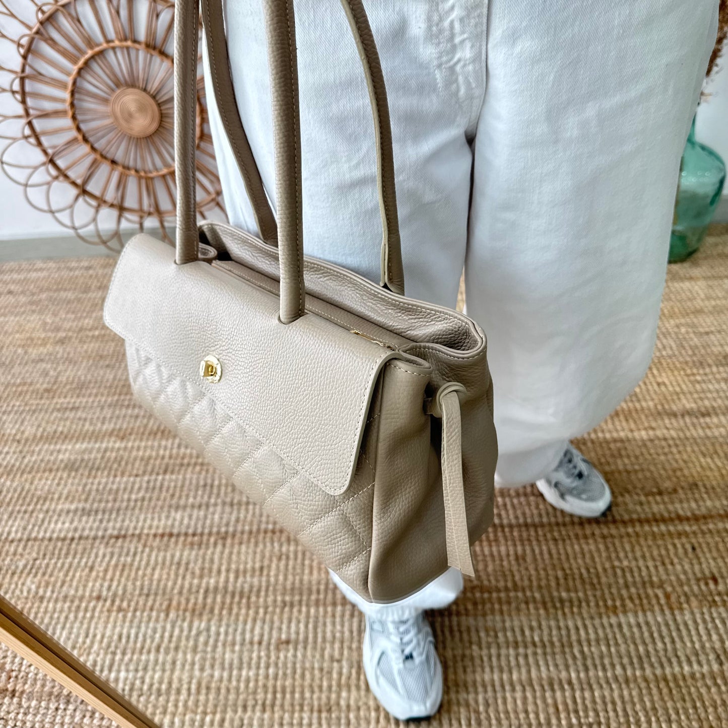 Bolso baguette taupe