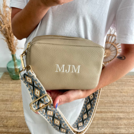 Bolso rectangular piel taupe personalizado iniciales bordadas