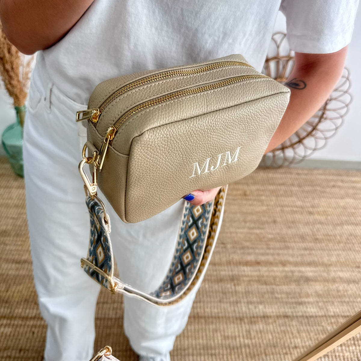 Bolso rectangular piel taupe personalizado iniciales bordadas