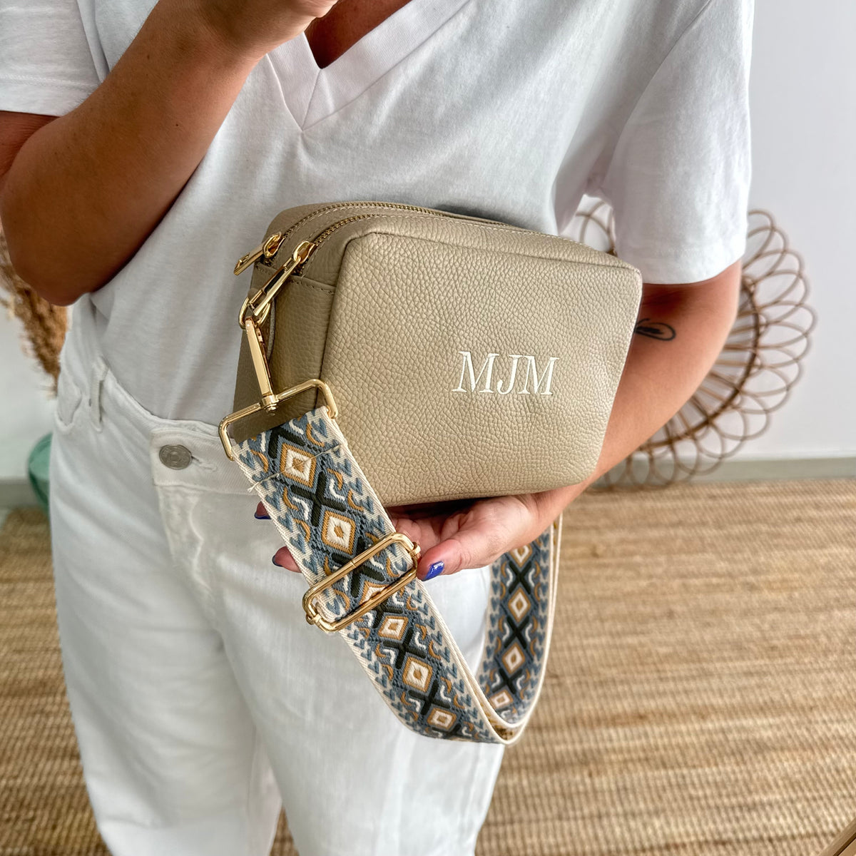 Bolso rectangular piel taupe personalizado iniciales bordadas