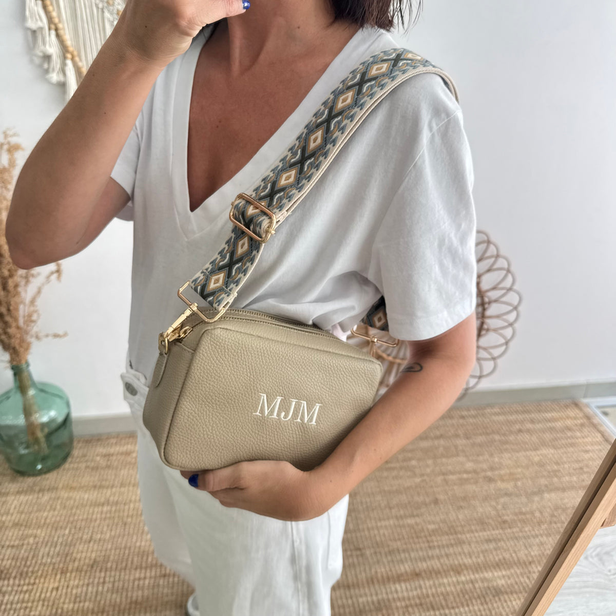 Bolso rectangular piel taupe personalizado iniciales bordadas
