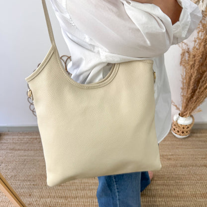 Bolso tote piel asas largas beige iniciales bordadas